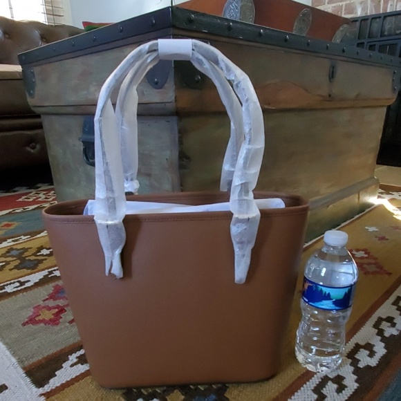 Michael Kors Jet Set Pocket Tote Luggage Bag - Picture 2 of 8